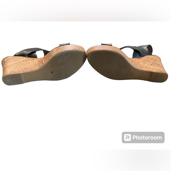 Size 8.5 cork wedge 4.5” cork heels - Picture 4 of 4